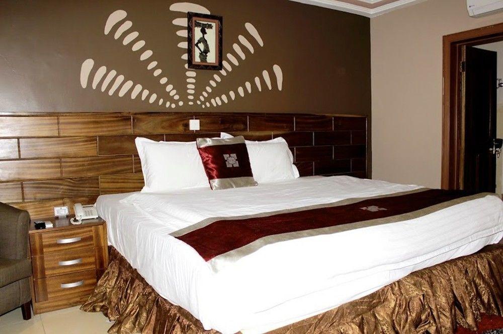 Airport West Hotel Acra Exterior foto