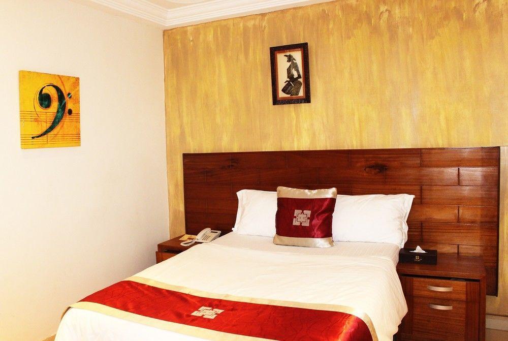 Airport West Hotel Acra Exterior foto
