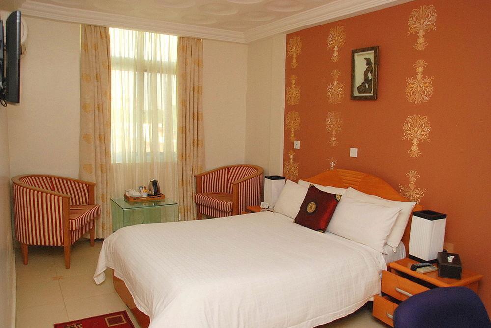 Airport West Hotel Acra Exterior foto