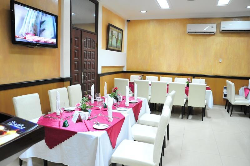 Airport West Hotel Acra Exterior foto
