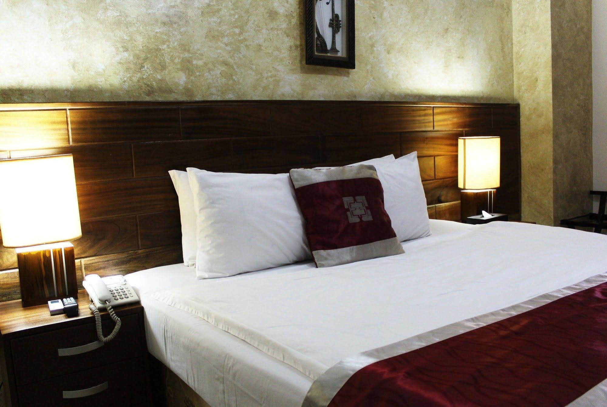 Airport West Hotel Acra Exterior foto