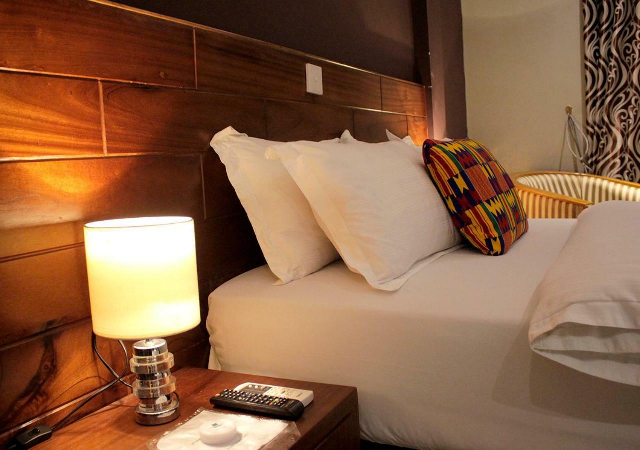 Airport West Hotel Acra Exterior foto