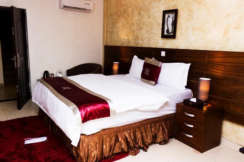 Airport West Hotel Acra Exterior foto